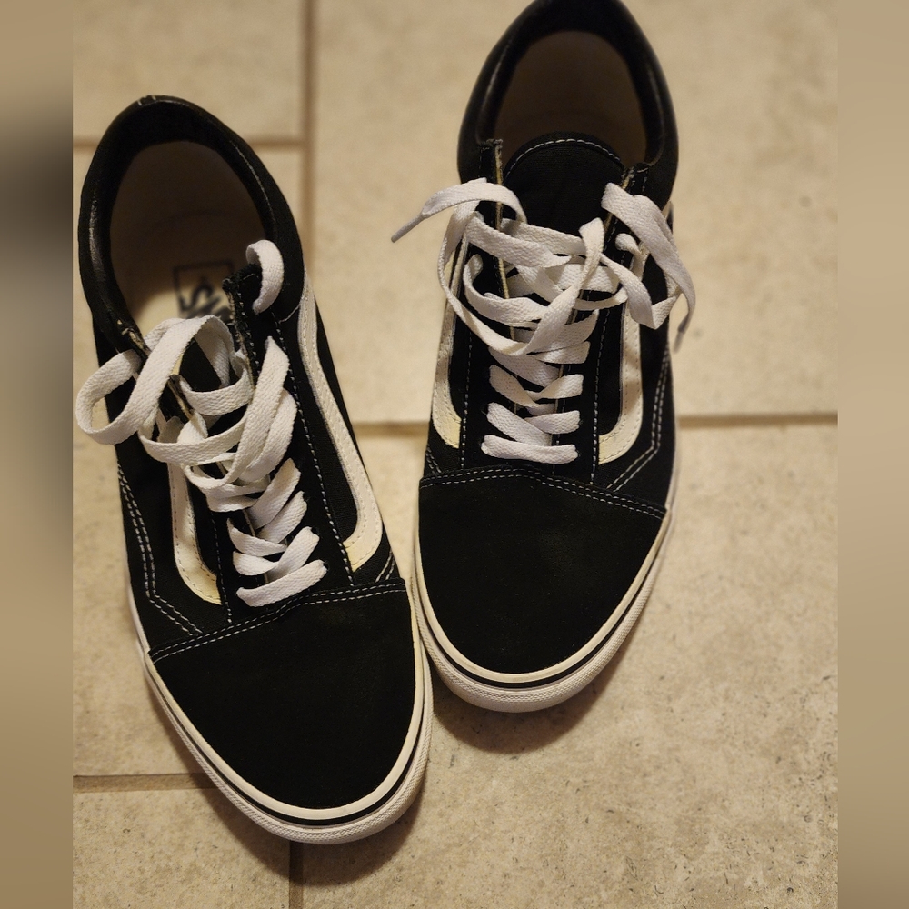 Vans Classic Black and white